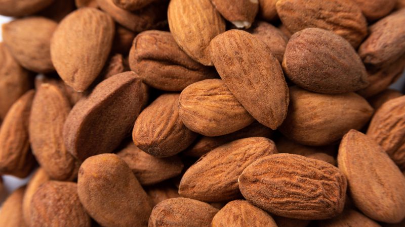 Le mandorle fanno ingrassare? I consigli per una sana alimentazione