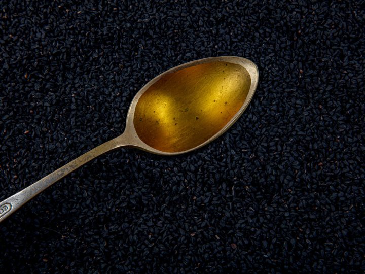 Nigella: benefici e utilizzi di quest’erba