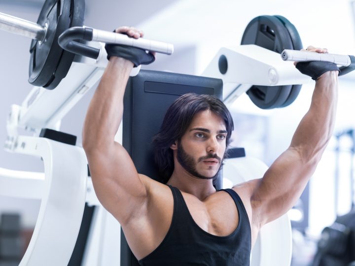 Pectoral machine: come usarla, i muscoli coinvolti e i benefici