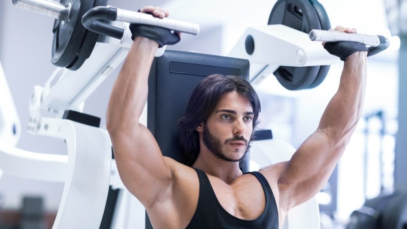 Pectoral machine: come usarla, i muscoli coinvolti e i benefici