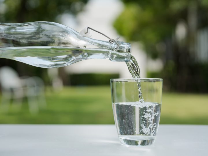 L’acqua frizzante fa ingrassare? Scopri tutta la verità