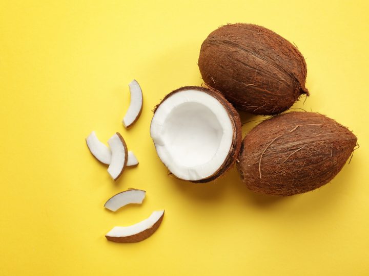 Il cocco fa ingrassare? Valori nutrizionali e calorie del frutto tropicale ed estivo