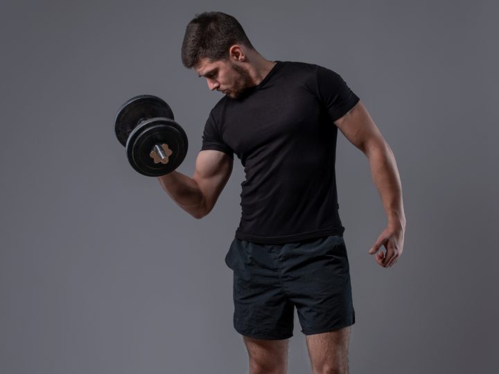 Curl bicipiti: come eseguirli e benefici per i muscoli