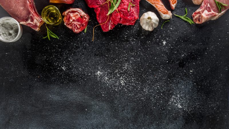 Dieta carnivora: vantaggi e un menu da seguire