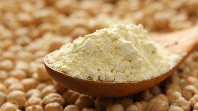 La farina di ceci fa ingrassare? Scopri i valori nutrizionali di questa alternativa alla farina