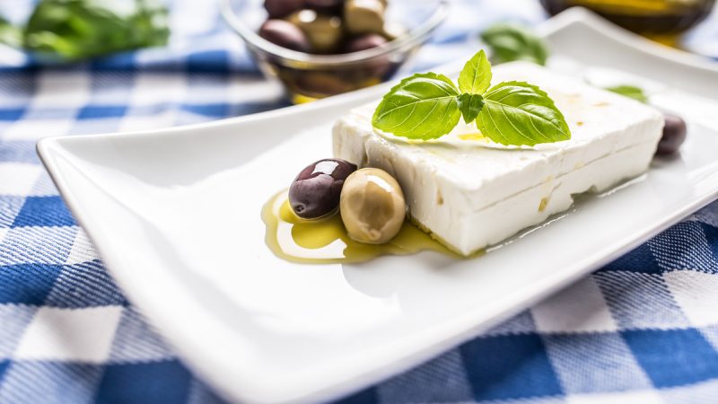 La feta fa ingrassare? Valori nutrizionali e calorie del formaggio greco