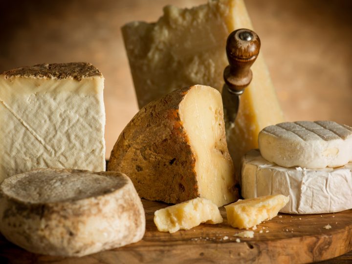 Il formaggio fa ingrassare? Tutti i falsi miti sul derivato del latte