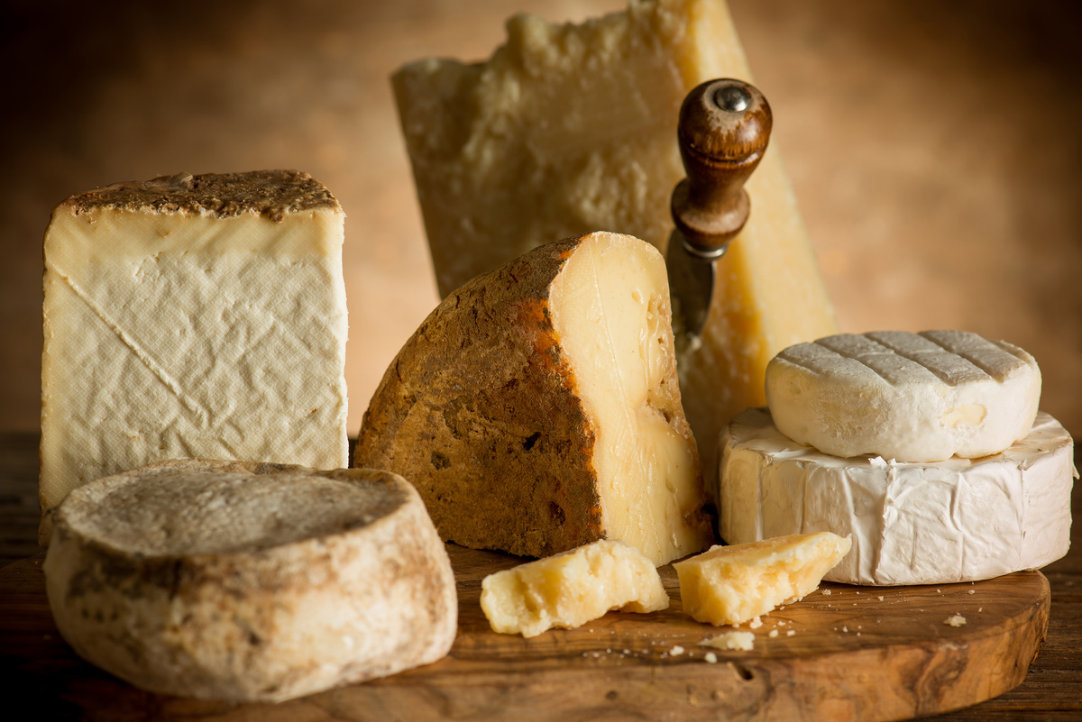 Il formaggio fa ingrassare? Tutti i falsi miti sul derivato del latte