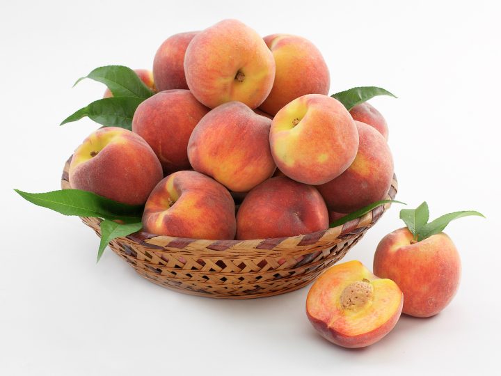 Le pesche fanno ingrassare? Come introdurle in una dieta equilibrata