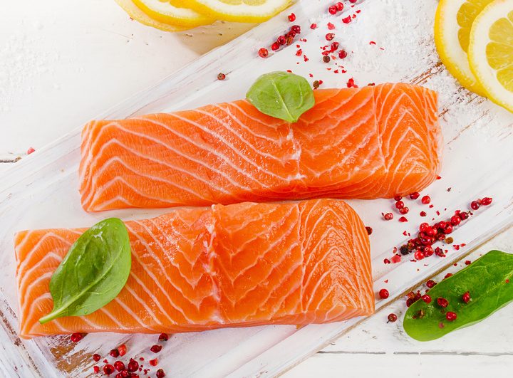 Il salmone fa ingrassare? Ecco i consigli per una sana alimentazione