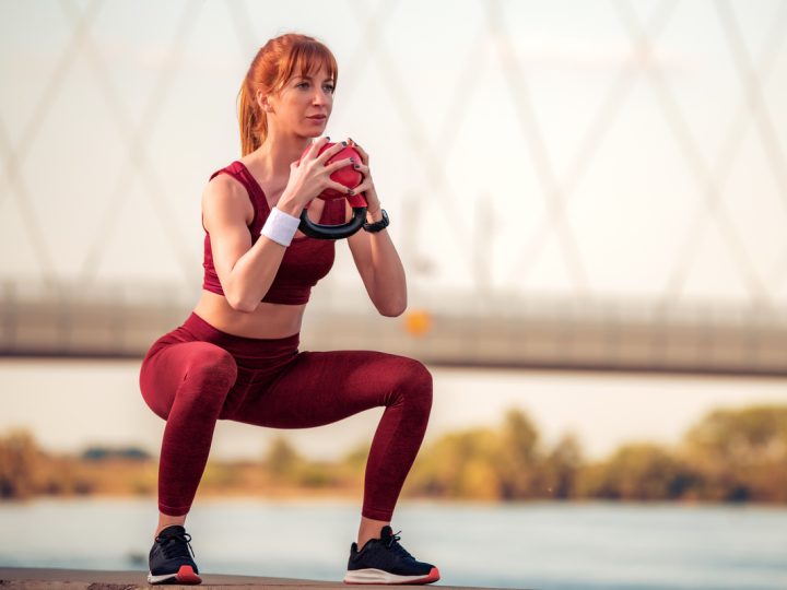 Squat al multipower: come eseguirli e benefici