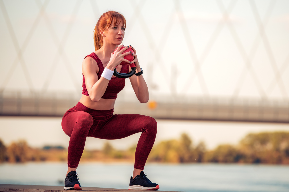 Squat al multipower: come eseguirli e benefici