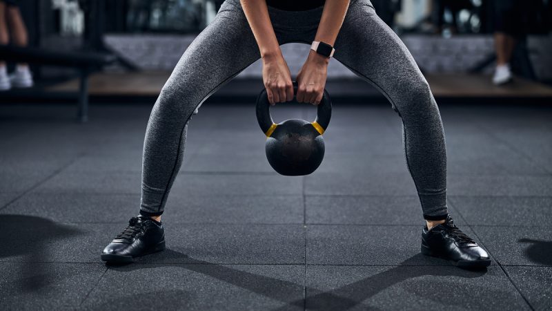 Stacchi sumo: come eseguirli e benefici