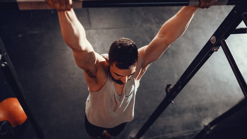 Trazioni supine: come eseguirle e benefici