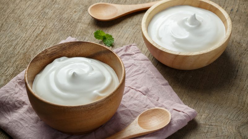 Lo yogurt fa ingrassare? Valori nutrizionali e calorie di questo versatile alimento