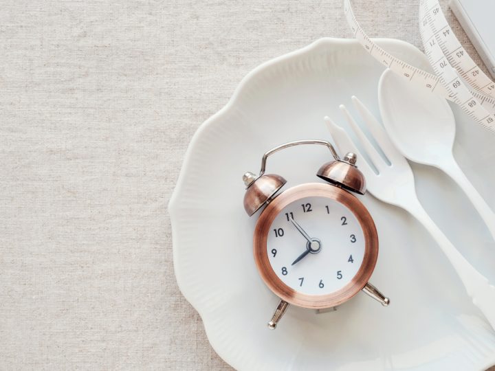 Dieta del digiuno intermittente: vantaggi ed esempio di menu