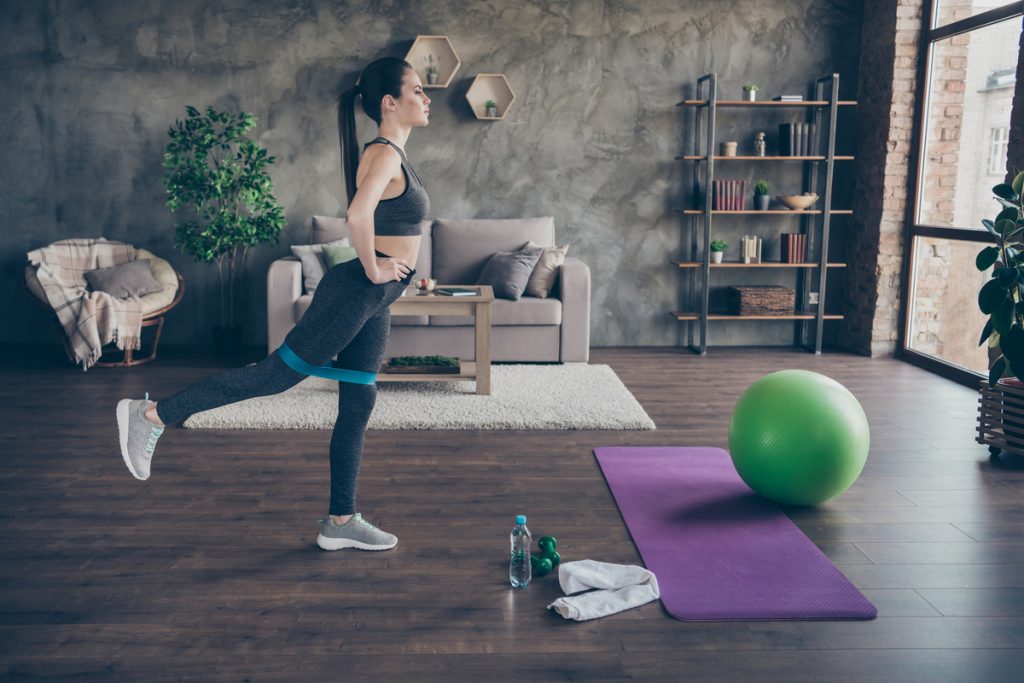Esercizi con elastici gambe