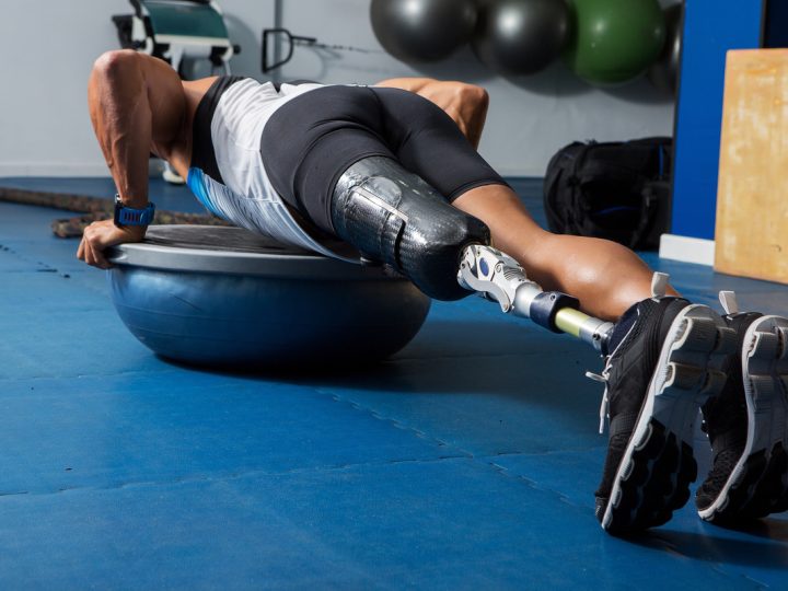 Esercizio di piegamenti per irrobustire le gambe: come eseguirli e benefici