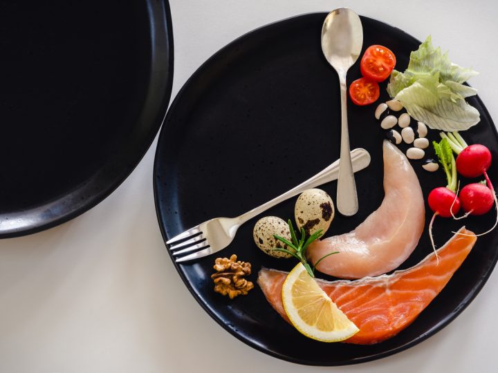 Dieta 16 8: vantaggi e un esempio di menu