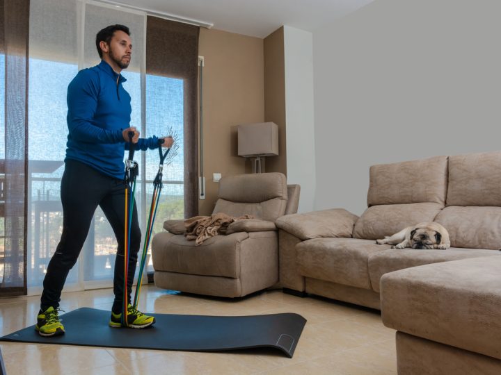 Esercizi con elastici: come eseguirli e benefici