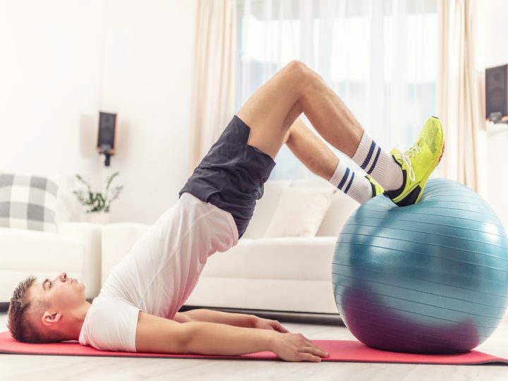 Esercizi glutei a casa: come si eseguono e vantaggi