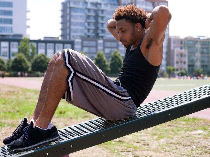 Sit up: come si eseguono e benefici