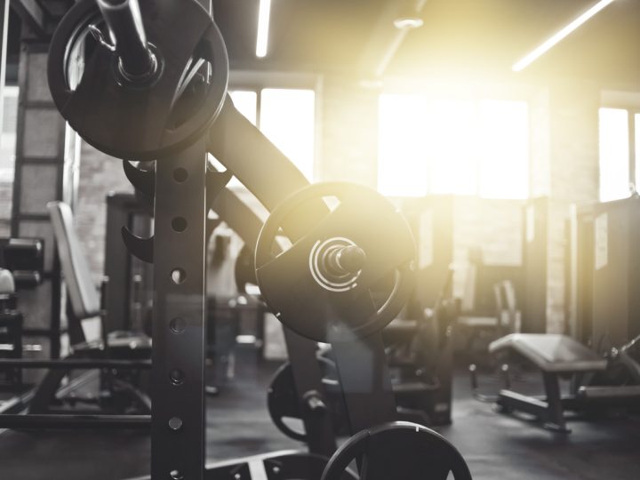 Curl con bilanciere: benefici e istruzioni per eseguirlo