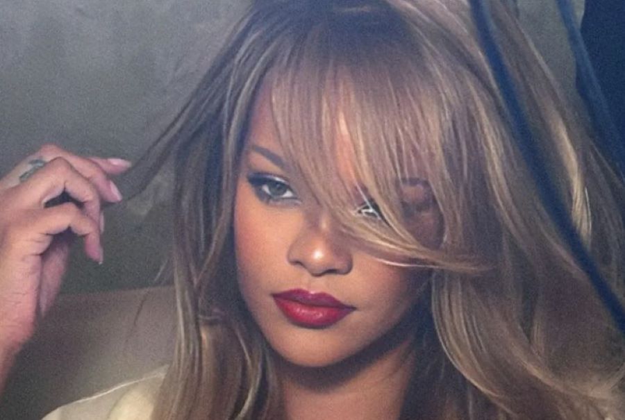 Rihanna: ritorno in grande stile sul red carpet, nonostante il parto. L’outfit scelto lascia tutti senza parole!