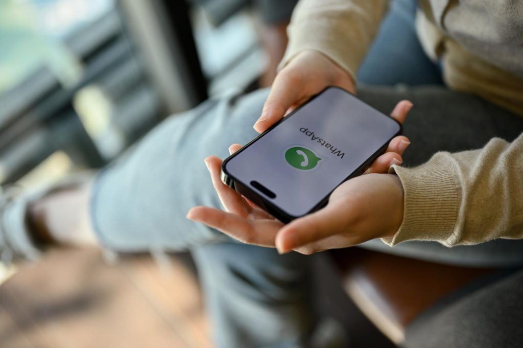 Perché non vedo lo stato di un contatto su whatsapp?