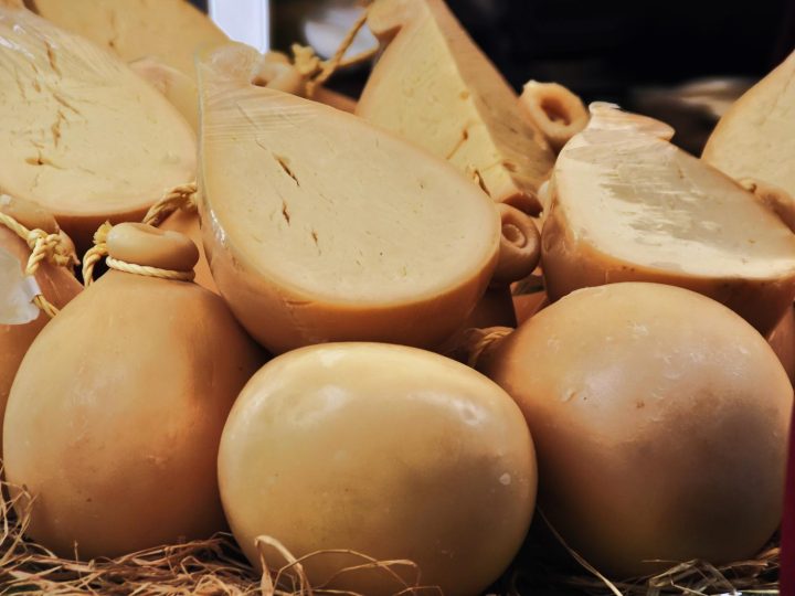 Perché si chiama caciocavallo?