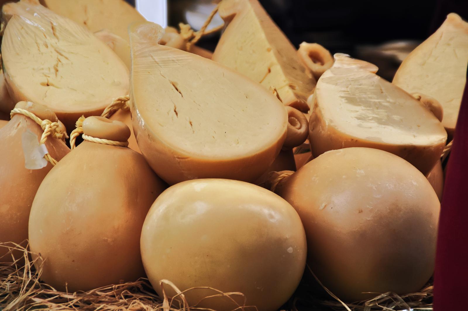 Perché si chiama caciocavallo?
