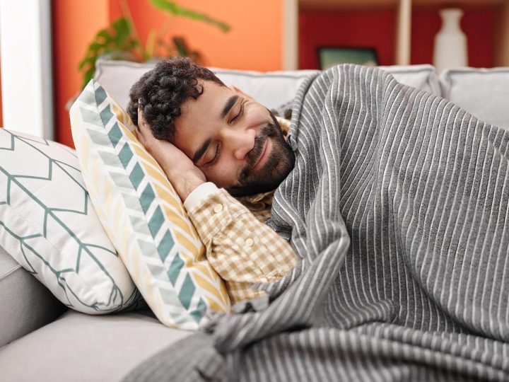 Sognare Amici: Come i Nostri Inconsci Svelano Legami Nascosti