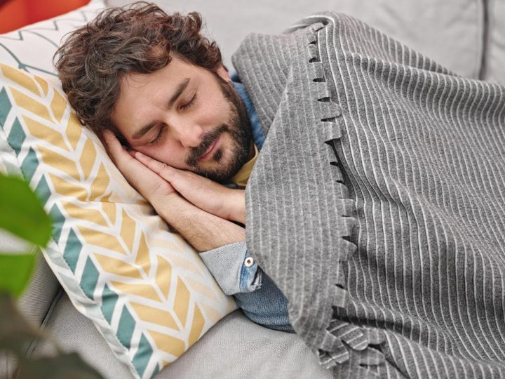 Sognare di urlare: scopri il significato nascosto dei tuoi gridi notturni!