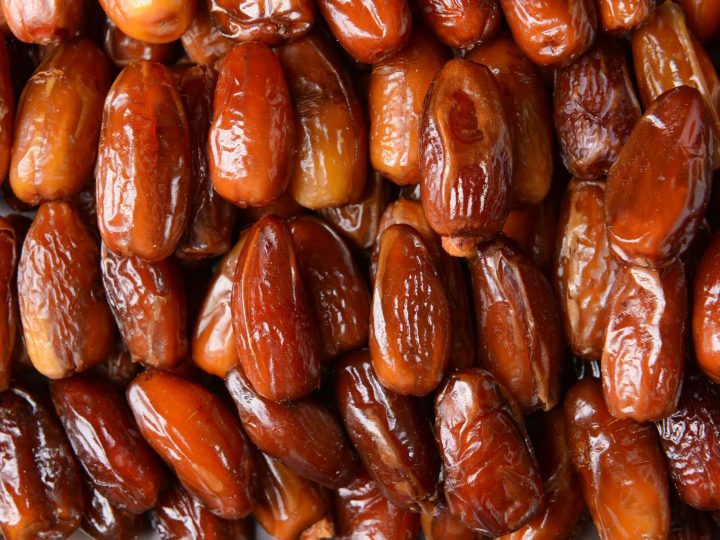 Esplosione di Dolcezza Senza Colpa: I Datteri Fanno Davvero Ingrassare o Sono un Miraggio nel Deserto della Dieta?