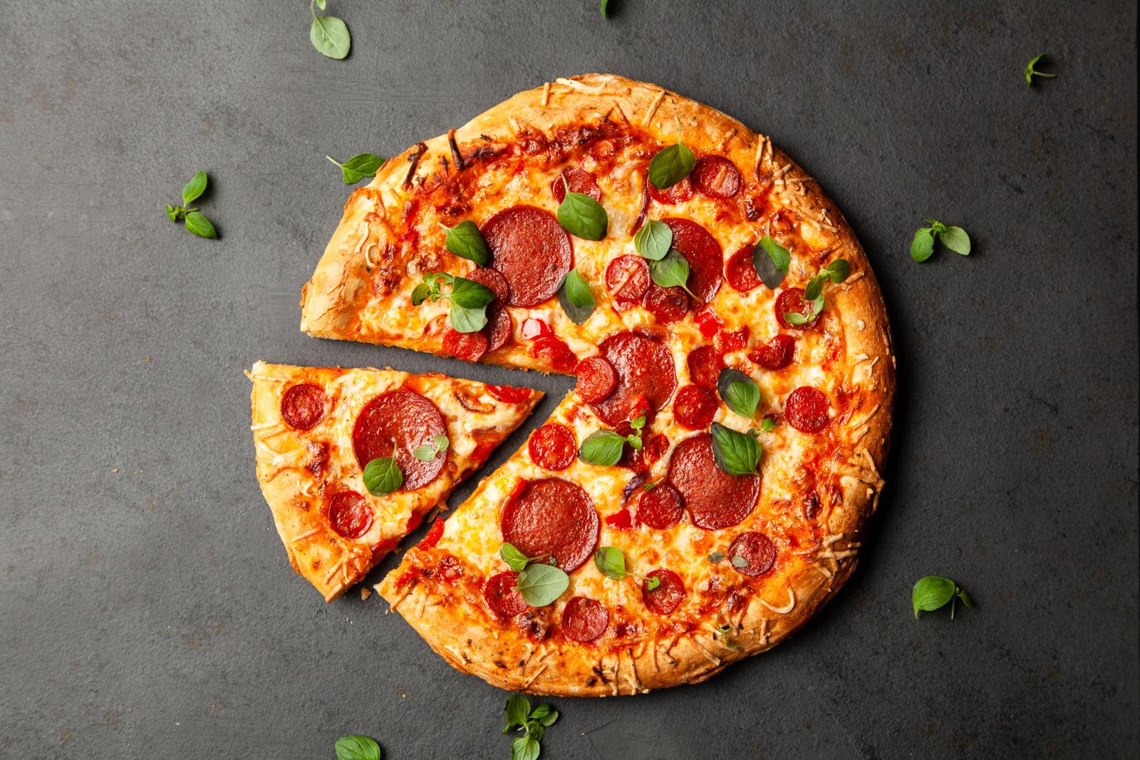 La pizza fa ingrassare? Scopri la verità dietro il mito del tuo piatto italiano preferito!