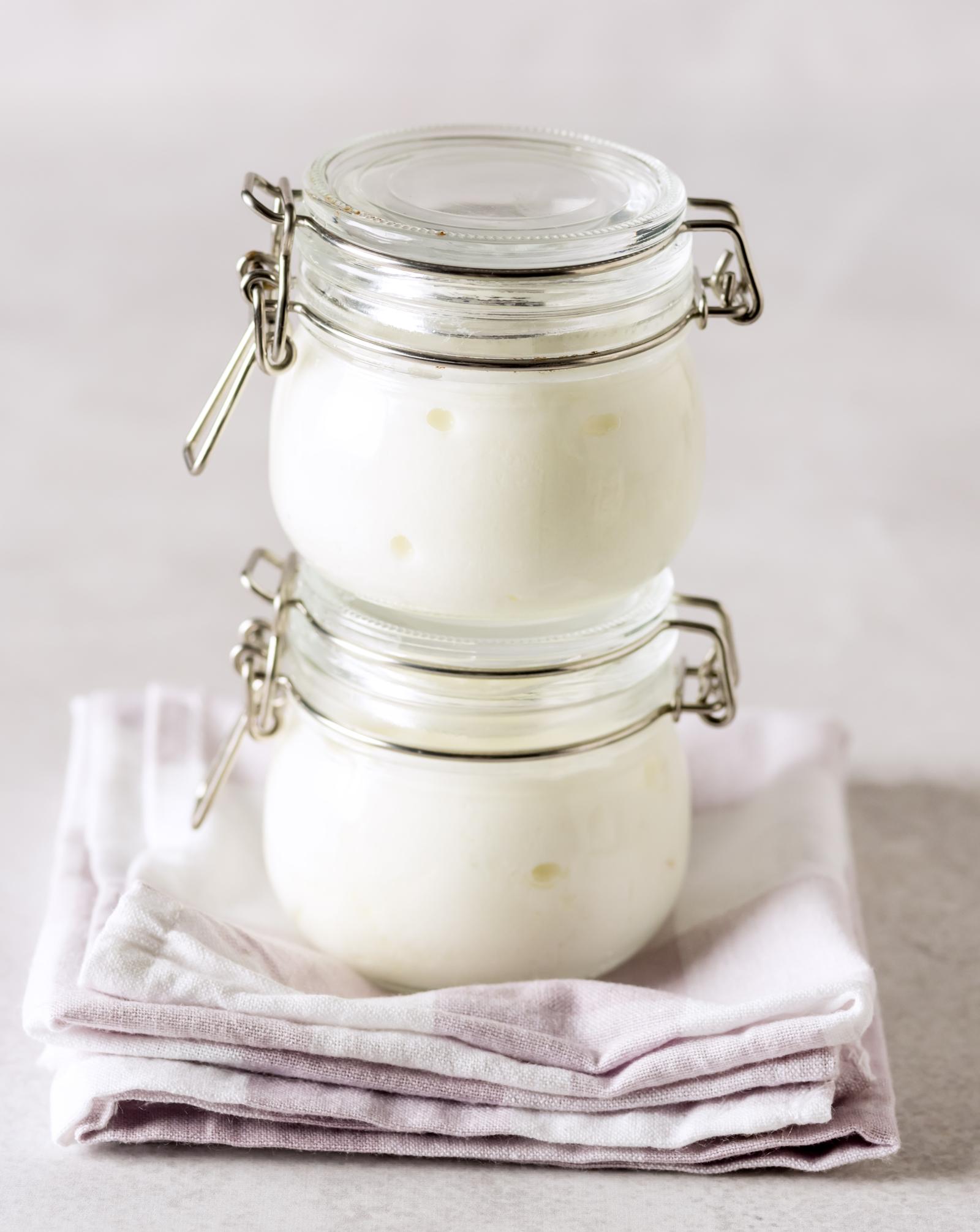 Lo Yogurt Fa Ingrassare? Sfatiamo i Miti e Scopriamo la Verità Nutrizionale di Questo Alimento Conteso!